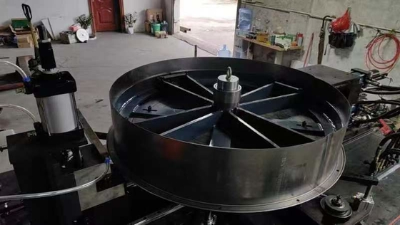 Máquina automática de fabricação de flanges para ventiladores axiais